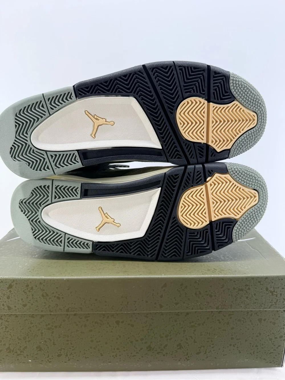 Jordan 4 Craft Olive size 9.5M/11W